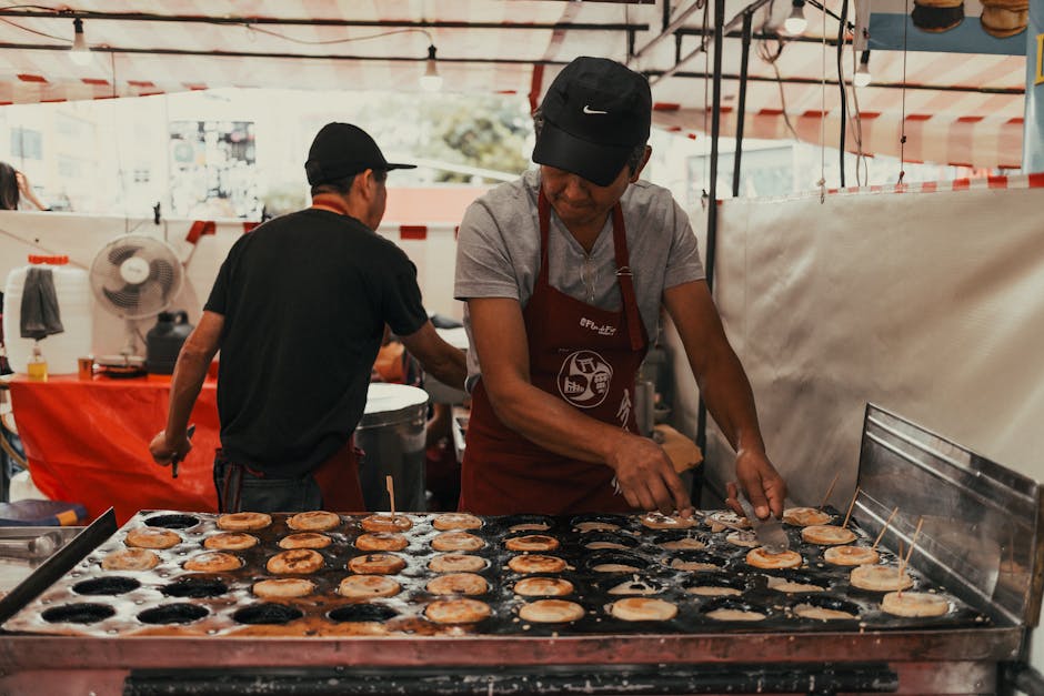 Preparazione di cibo di strada in una sagra paesana